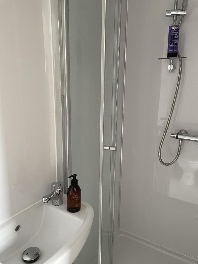 4 Bedroom House In Harrogate Town Centre Экстерьер фото