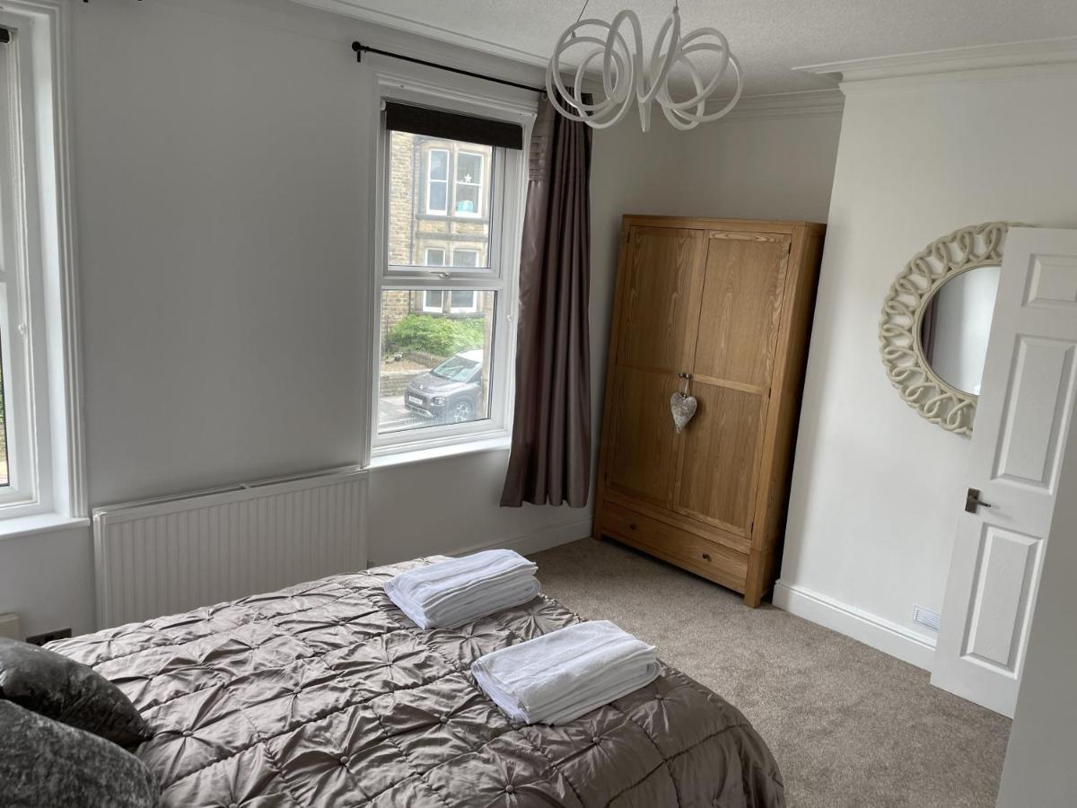 4 Bedroom House In Harrogate Town Centre Экстерьер фото